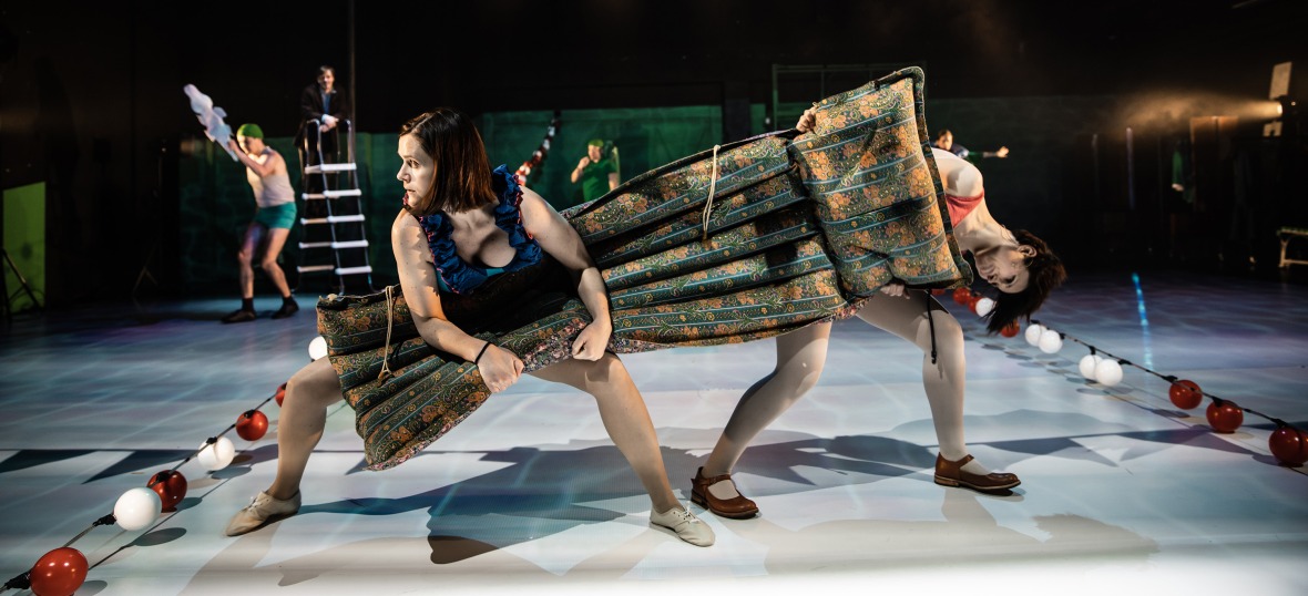 Прыг-скок, обвалился потолок